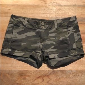 Express Camo Short SIZE 6